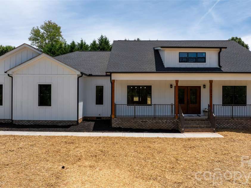1265 Misty Lane, Hickory, NC 28601.  MLS# CAR4395922, YatesRealty ID 354. 