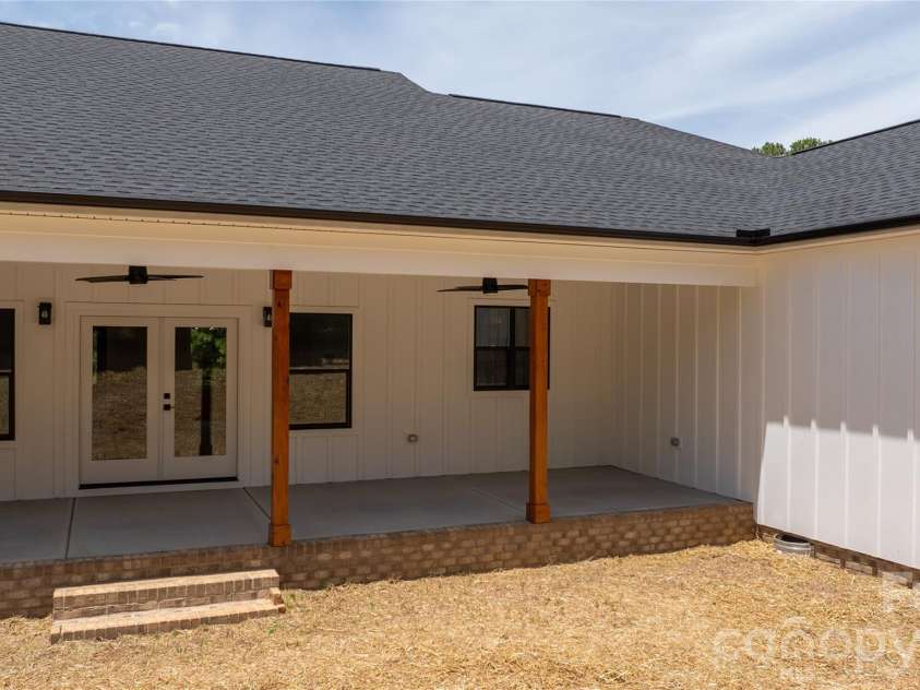1265 Misty Lane, Hickory, NC 28601.  MLS# CAR4395922, YatesRealty ID 354. 