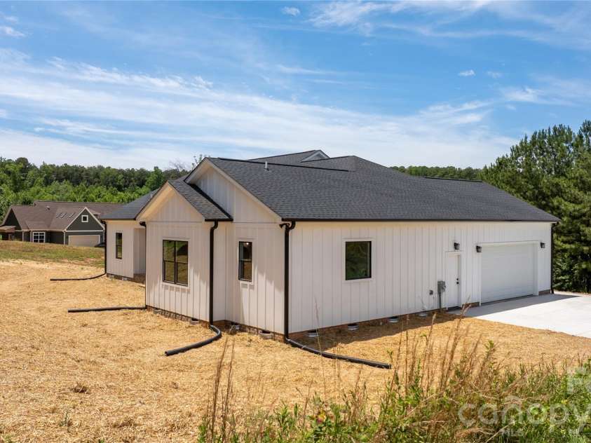 1265 Misty Lane, Hickory, NC 28601.  MLS# CAR4395922, YatesRealty ID 354. 