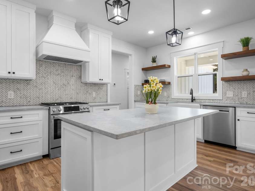 1265 Misty Lane, Hickory, NC 28601.  MLS# CAR4395922, YatesRealty ID 354. 