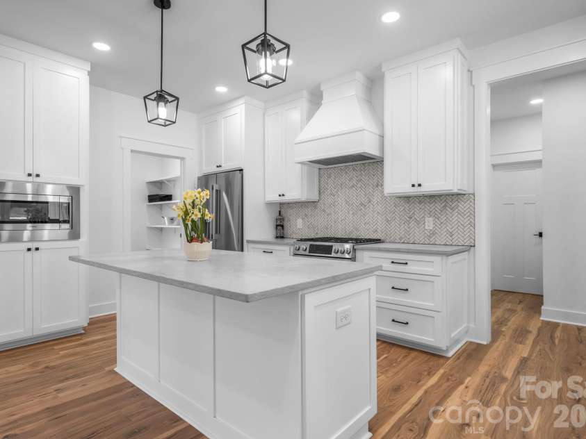 1265 Misty Lane, Hickory, NC 28601.  MLS# CAR4395922, YatesRealty ID 354. 