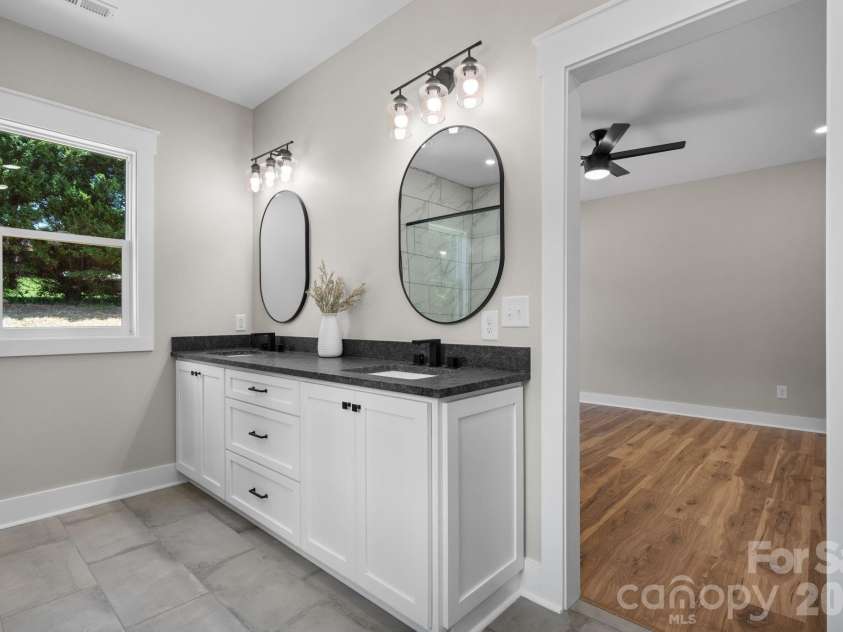 1265 Misty Lane, Hickory, NC 28601.  MLS# CAR4395922, YatesRealty ID 354. Primary Bath