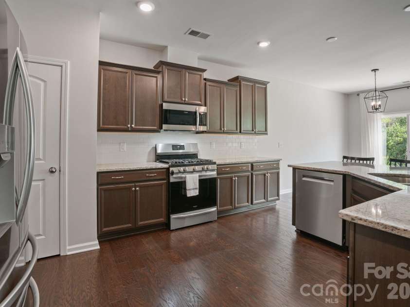 136 Haddonsfield Drive, Mooresville, NC 28115.  MLS# CAR4396750, YatesRealty ID 35400. Kitchen