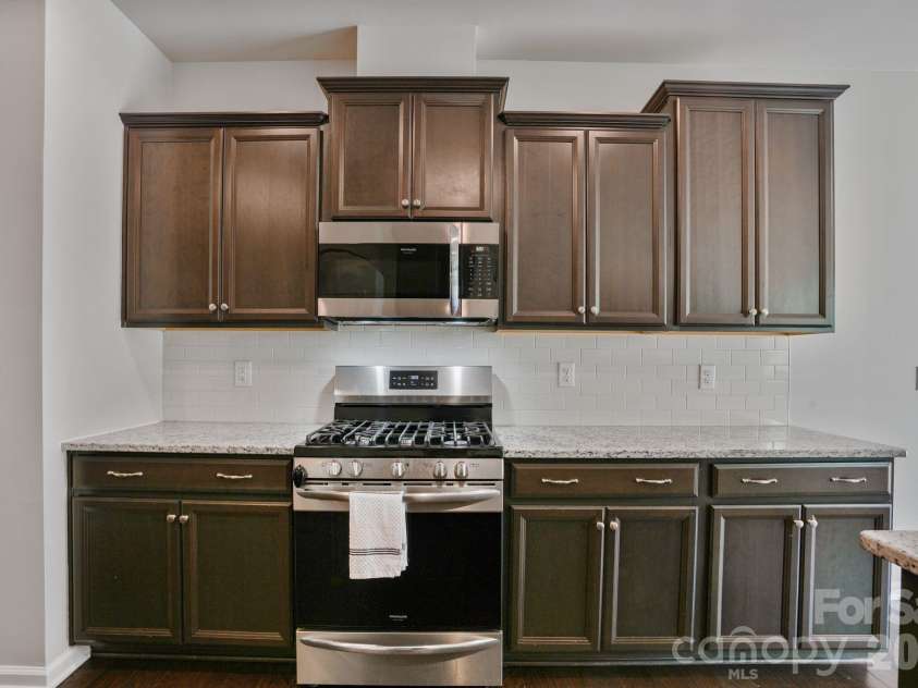 136 Haddonsfield Drive, Mooresville, NC 28115.  MLS# CAR4396750, YatesRealty ID 35400. Kitchen