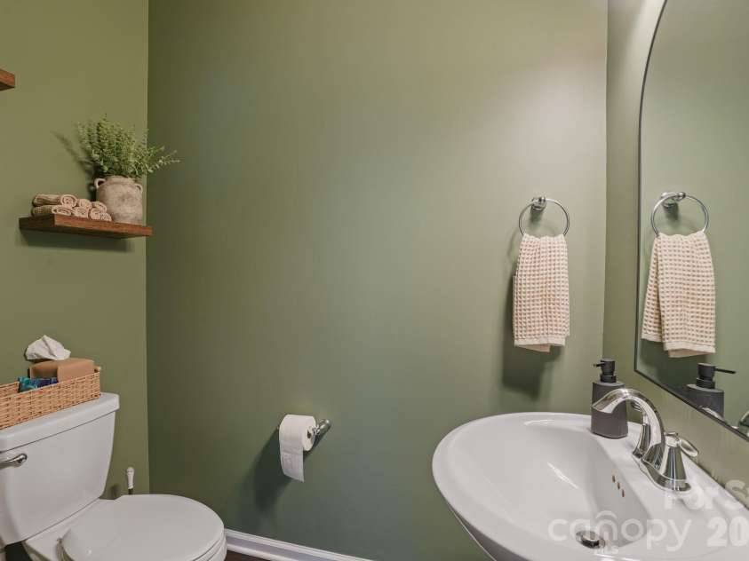 136 Haddonsfield Drive, Mooresville, NC 28115.  MLS# CAR4396750, YatesRealty ID 35400. Main Level Half Bath