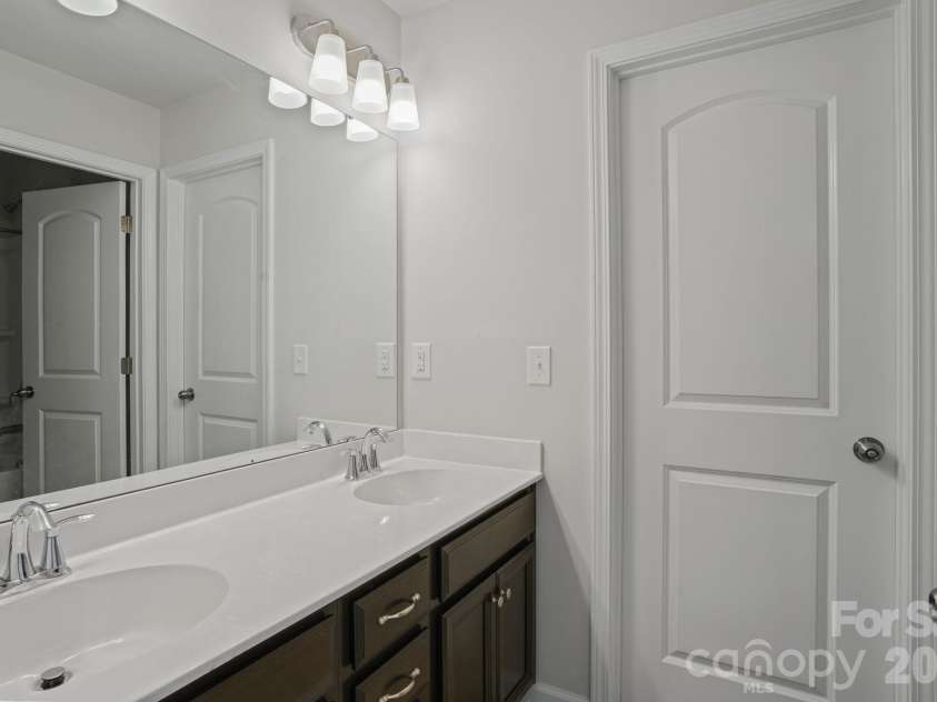 136 Haddonsfield Drive, Mooresville, NC 28115.  MLS# CAR4396750, YatesRealty ID 35400. Shared Bathroom