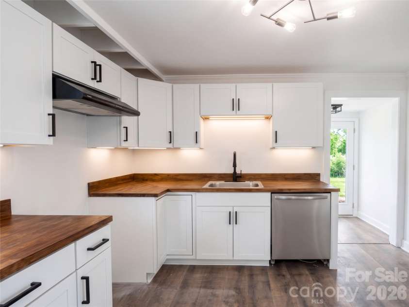 142 Ervin Avenue, Newton, NC 28658.  MLS# CAR4394478, YatesRealty ID 35402. 
