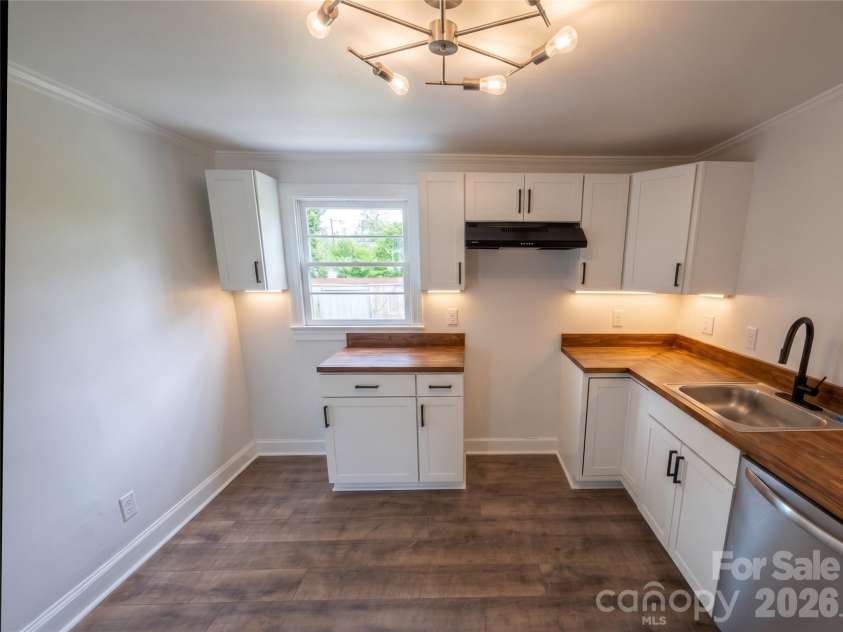 142 Ervin Avenue, Newton, NC 28658.  MLS# CAR4394478, YatesRealty ID 35402. 