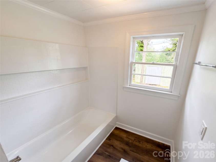 142 Ervin Avenue, Newton, NC 28658.  MLS# CAR4394478, YatesRealty ID 35402. 