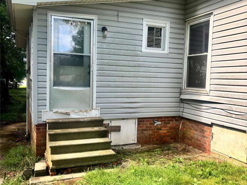 523 Oakwood Avenue, Albemarle, NC 28001.  MLS# CAR4400852, YatesRealty ID 35403. 