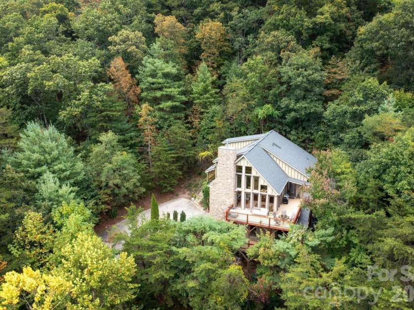 130 Black Oak Drive, Asheville, NC 28804.  MLS# CAR4395839, YatesRealty ID 35405. Surrounded by Greenery