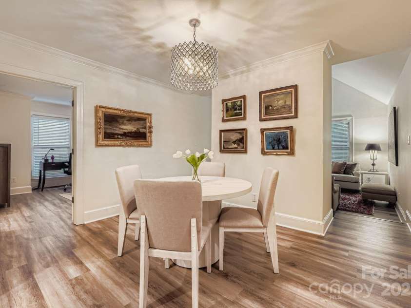 2220 Roswell Avenue, Charlotte, NC 28207.  MLS# CAR4288527, YatesRealty ID 35409. 