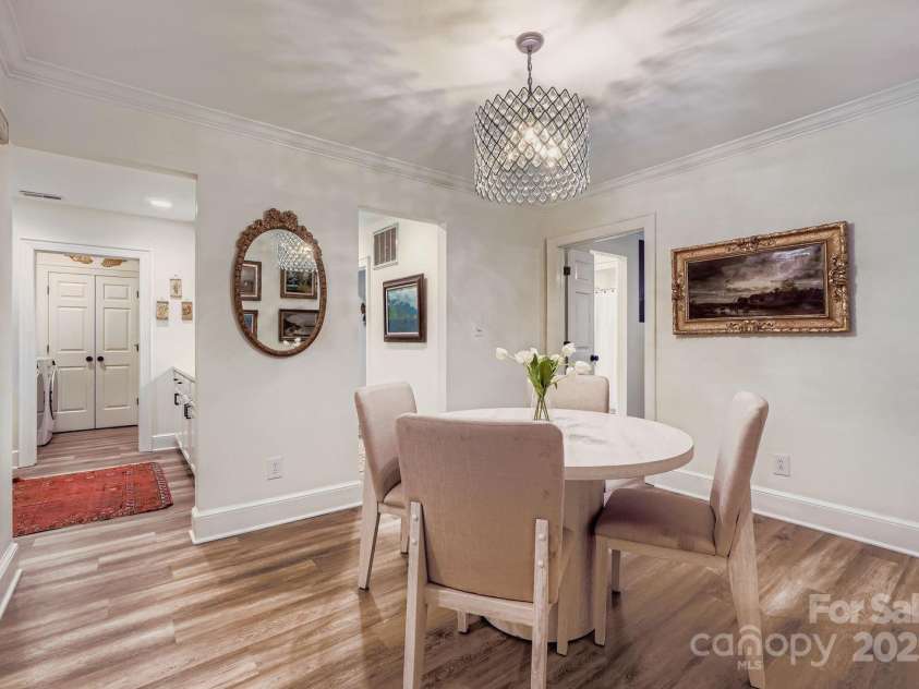 2220 Roswell Avenue, Charlotte, NC 28207.  MLS# CAR4288527, YatesRealty ID 35409. 