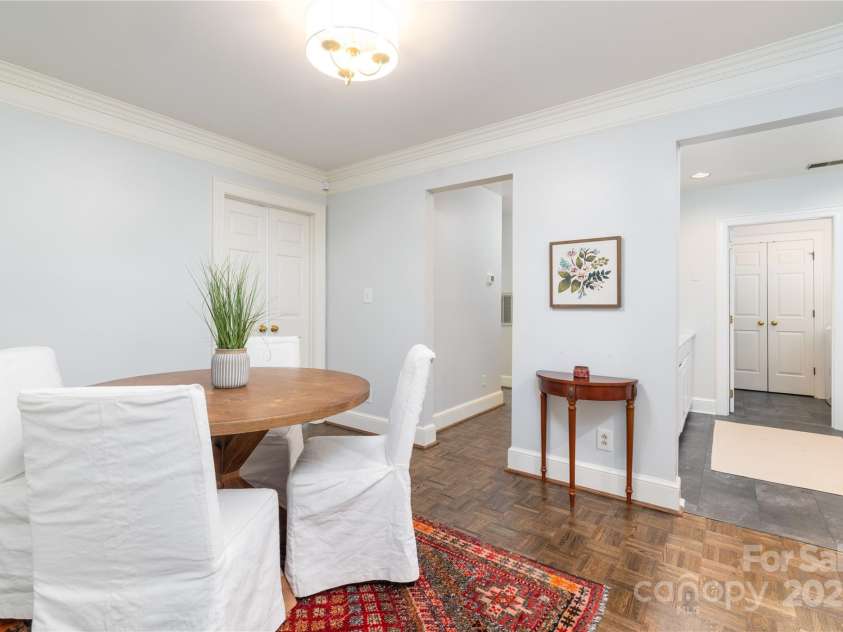2220 Roswell Avenue, Charlotte, NC 28207.  MLS# CAR4312639, YatesRealty ID 35409. Dining room