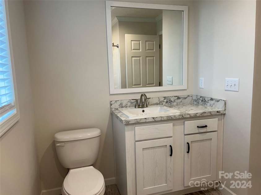 51 Rosemont Drive, Stony Point, NC 28678.  MLS# CAR4201789, YatesRealty ID 3541. Bathroom
