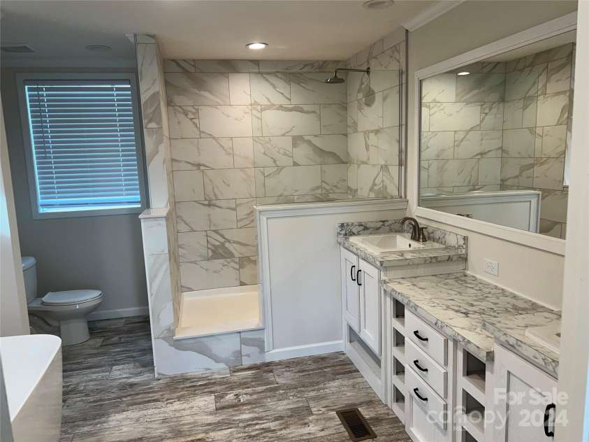 51 Rosemont Drive, Stony Point, NC 28678.  MLS# CAR4201789, YatesRealty ID 3541. Primary Bath