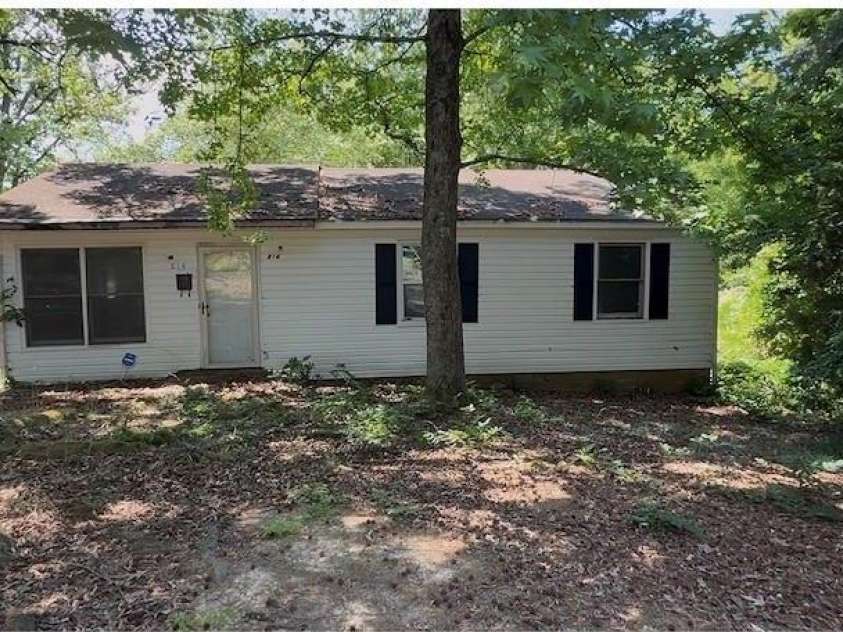 814 Desoto Avenue, Kannapolis, NC 28083.  MLS# CAR4400793, YatesRealty ID 35414. 