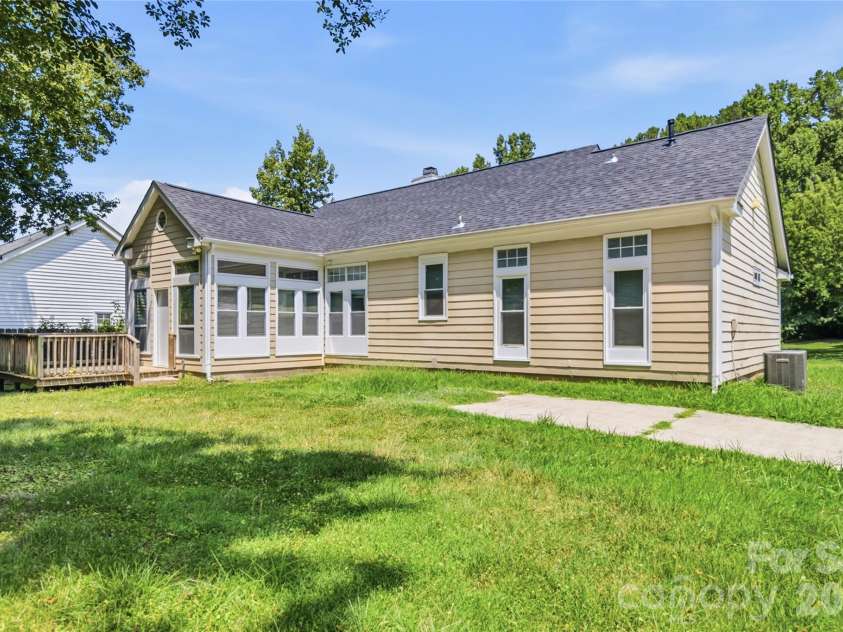 6136 Sunbridge Court, Charlotte, NC 28269.  MLS# CAR4401311, YatesRealty ID 35415. 