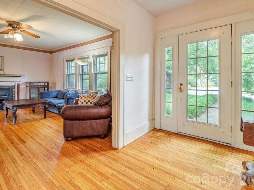 133 Westwood Place, Asheville, NC 28806.  MLS# CAR4392975, YatesRealty ID 35419. 