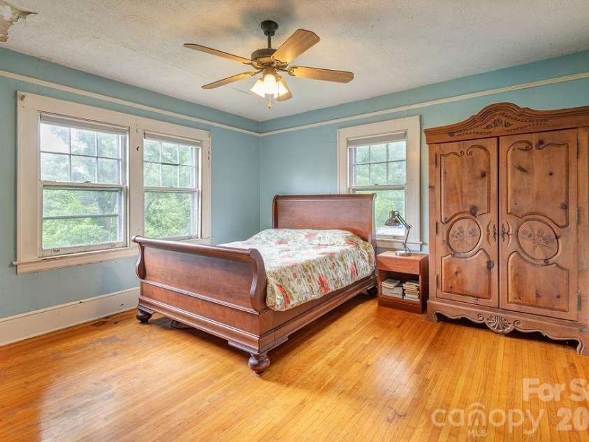 133 Westwood Place, Asheville, NC 28806.  MLS# CAR4392975, YatesRealty ID 35419. 