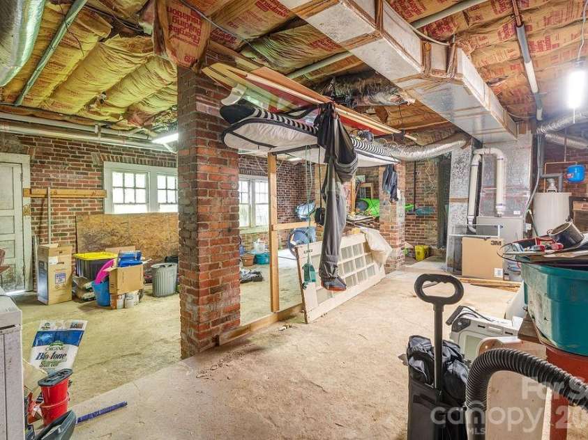 133 Westwood Place, Asheville, NC 28806.  MLS# CAR4392975, YatesRealty ID 35419. 