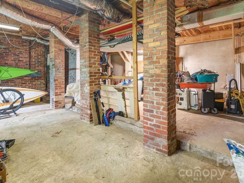 133 Westwood Place, Asheville, NC 28806.  MLS# CAR4392975, YatesRealty ID 35419. 