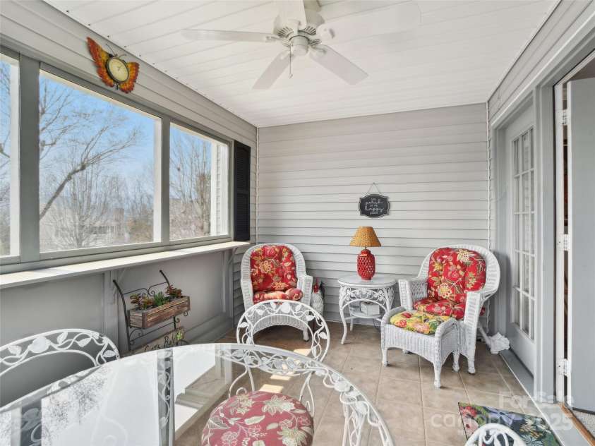 189 Ewbank Garden Drive, Hendersonville, NC 28791.  MLS# CAR4241148, YatesRealty ID 3542. 