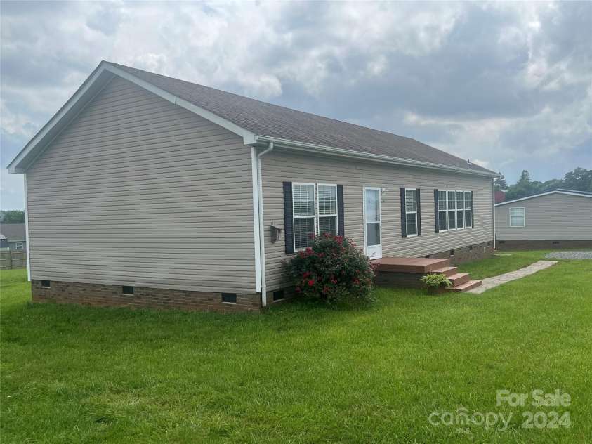 200 Olin Loop, Olin, NC 28660.  MLS# CAR4149253, YatesRealty ID 3542. 