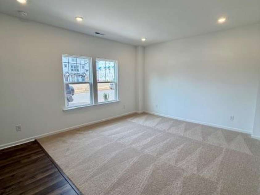 549 Annie Lowery Way, Davidson, NC 28036.  MLS# CAR4353734, YatesRealty ID 3542. Flex room -main