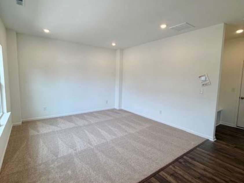 549 Annie Lowery Way, Davidson, NC 28036.  MLS# CAR4353734, YatesRealty ID 3542. Flex rooom-main