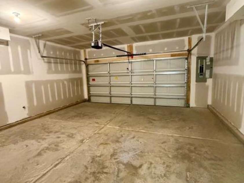 549 Annie Lowery Way, Davidson, NC 28036.  MLS# CAR4353734, YatesRealty ID 3542. Garage -main