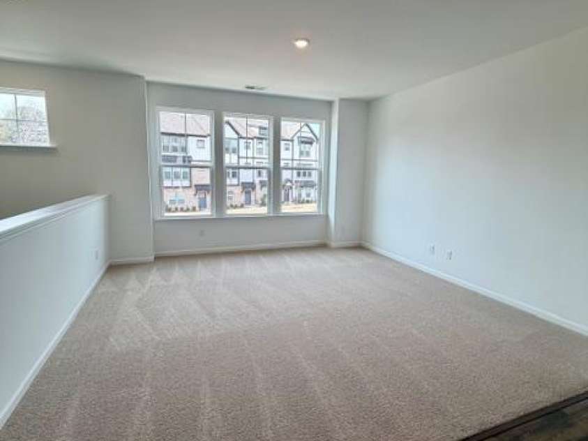 549 Annie Lowery Way, Davidson, NC 28036.  MLS# CAR4353734, YatesRealty ID 3542. Great room -2nd level