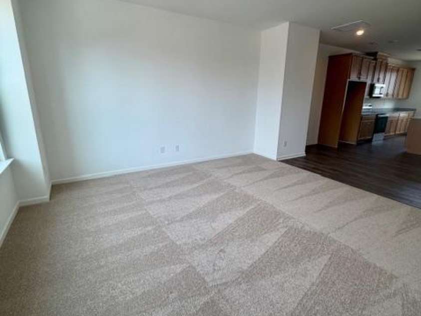 549 Annie Lowery Way, Davidson, NC 28036.  MLS# CAR4353734, YatesRealty ID 3542. Great room- 2nd level