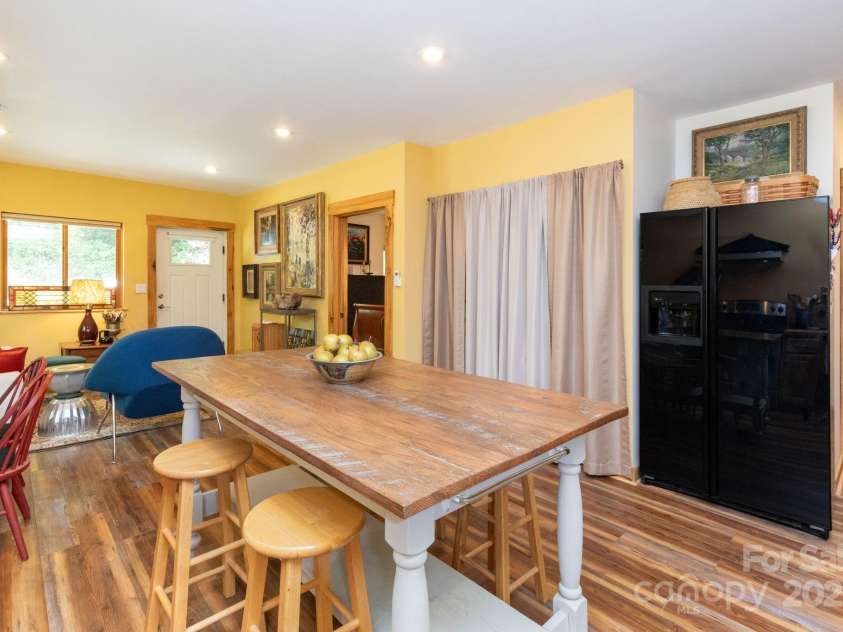 212 Yates Avenue, Black Mountain, NC 28711.  MLS# CAR4297191, YatesRealty ID 35420. Apartment Kitchen/Dining Area