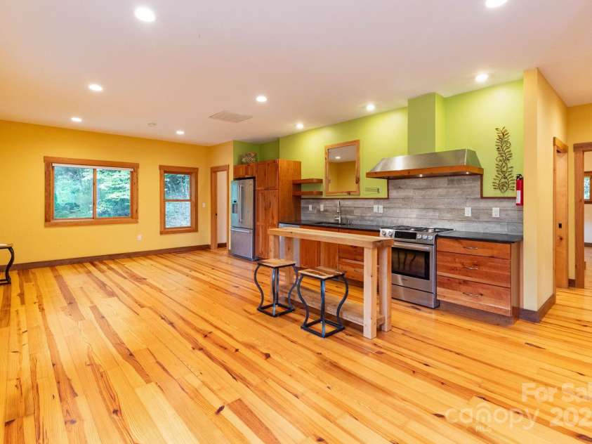 212 Yates Avenue, Black Mountain, NC 28711.  MLS# CAR4297191, YatesRealty ID 35420. Kitchen
