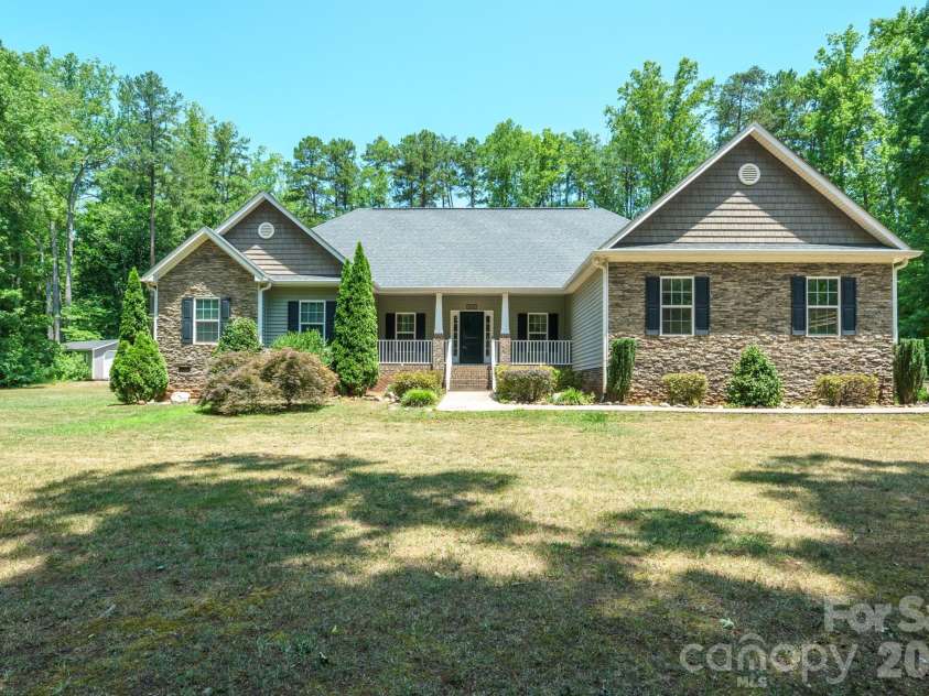 4628 Cayton Drive, Maiden, NC 28650.  MLS# CAR4401296, YatesRealty ID 35420. 