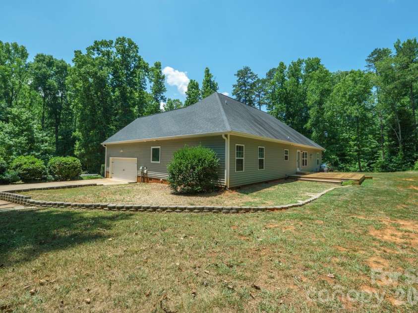 4628 Cayton Drive, Maiden, NC 28650.  MLS# CAR4401296, YatesRealty ID 35420. 