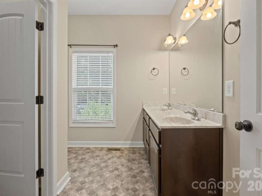4628 Cayton Drive, Maiden, NC 28650.  MLS# CAR4401296, YatesRealty ID 35420. 