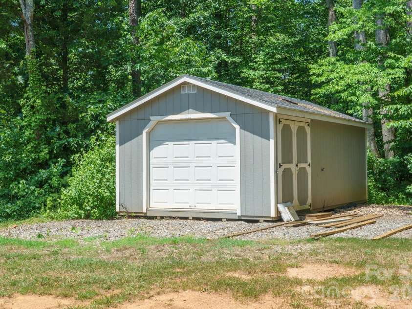 4628 Cayton Drive, Maiden, NC 28650.  MLS# CAR4401296, YatesRealty ID 35420. 