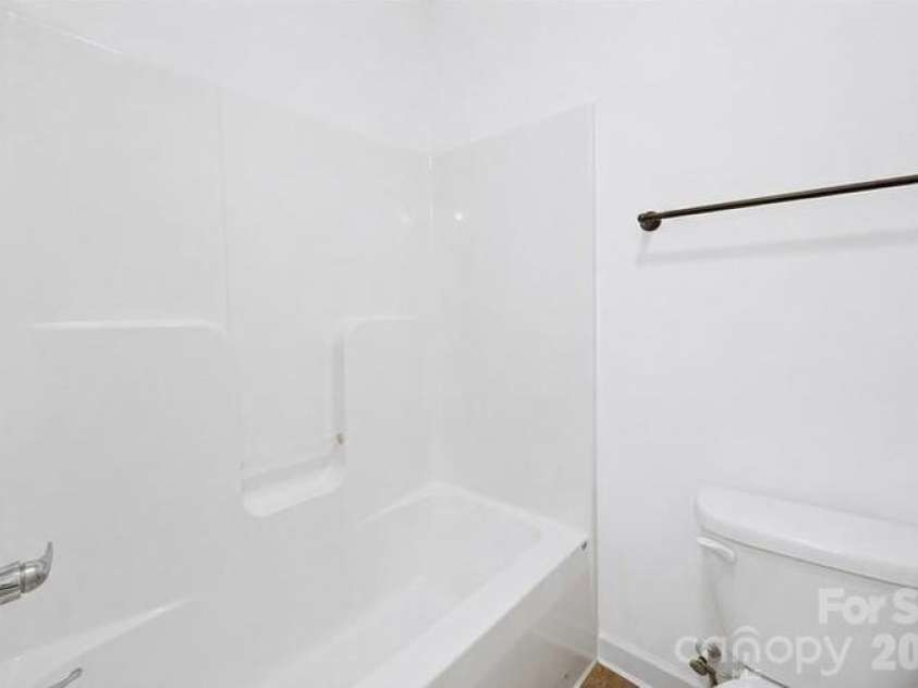 4628 Cayton Drive, Maiden, NC 28650.  MLS# CAR4401296, YatesRealty ID 35420. 