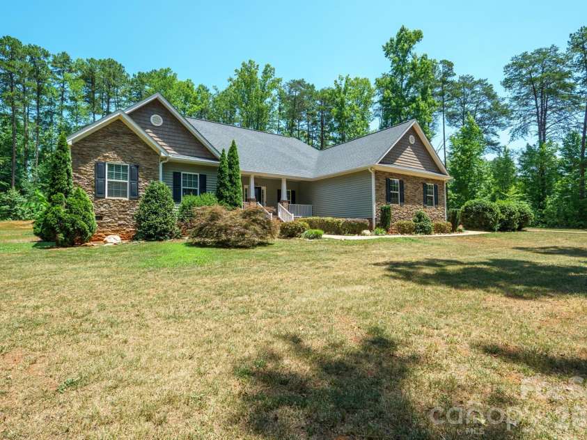 4628 Cayton Drive, Maiden, NC 28650.  MLS# CAR4401296, YatesRealty ID 35420. Great sized backyard