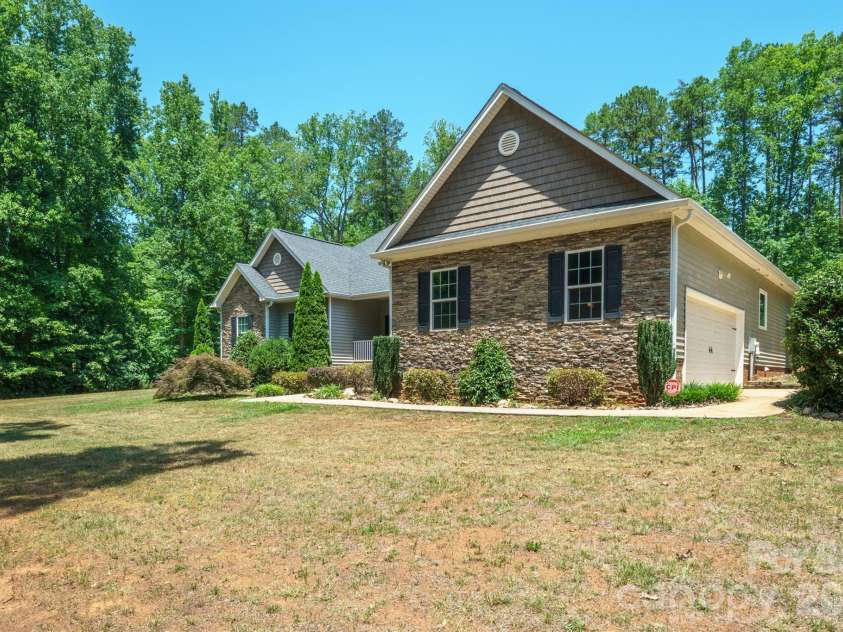 4628 Cayton Drive, Maiden, NC 28650.  MLS# CAR4401296, YatesRealty ID 35420. Large driveway