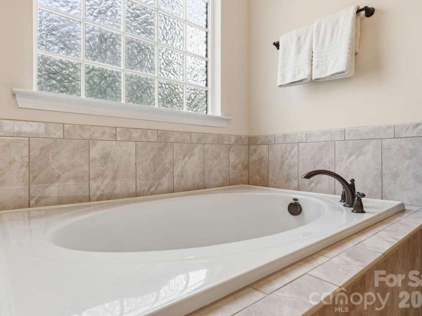 10648 Sky Chase Avenue, Concord, NC 28027.  MLS# CAR4398953, YatesRealty ID 35421. 