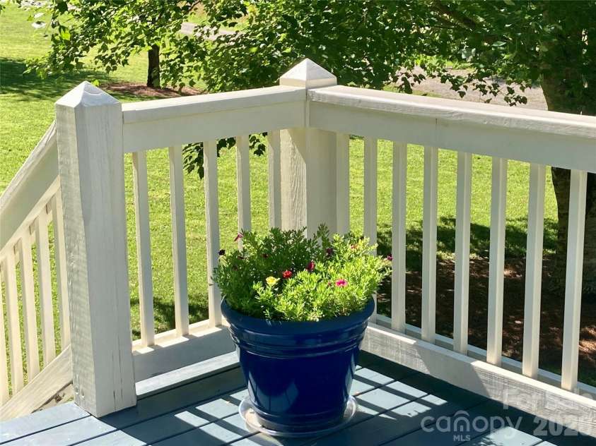 243 Riversound Village, Hayesville, NC 28904.  MLS# CAR4401377, YatesRealty ID 35422. 