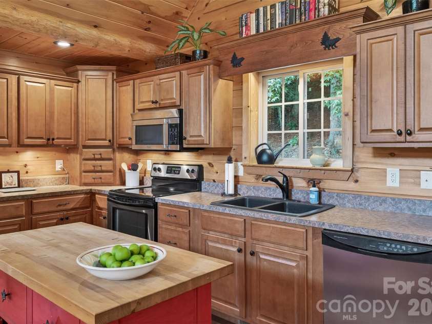 243 Riversound Village, Hayesville, NC 28904.  MLS# CAR4401377, YatesRealty ID 35422. 
