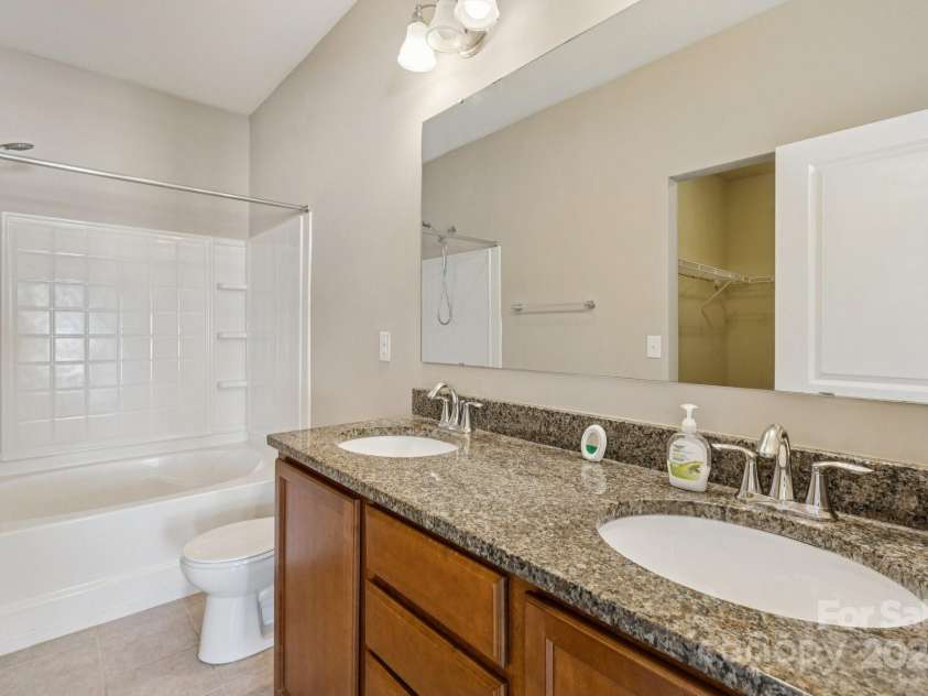 2822 Hopeton Court, Monroe, NC 28110.  MLS# CAR4285934, YatesRealty ID 35422. Primary bathroom with dual vanity and garden tub