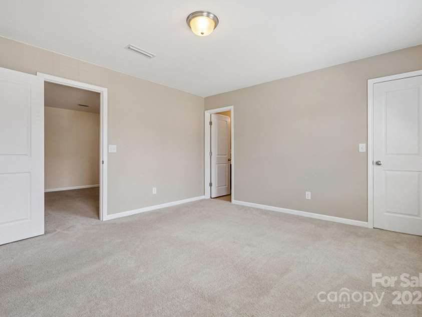 2822 Hopeton Court, Monroe, NC 28110.  MLS# CAR4285934, YatesRealty ID 35422. Third bedroom with ensuite bathroom