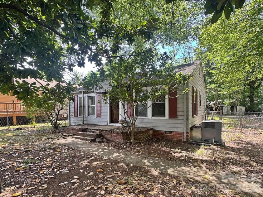 2806 Royal Avenue, Kannapolis, NC 28083.  MLS# CAR4401389, YatesRealty ID 35423. 