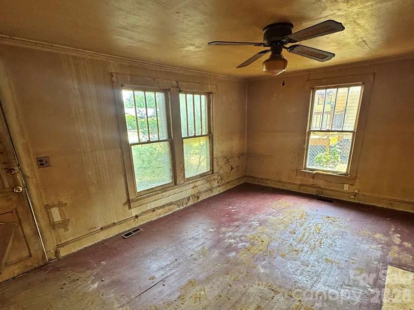 2806 Royal Avenue, Kannapolis, NC 28083.  MLS# CAR4401389, YatesRealty ID 35423. 