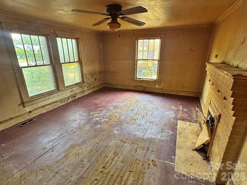 2806 Royal Avenue, Kannapolis, NC 28083.  MLS# CAR4401389, YatesRealty ID 35423. 